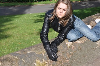 lucy-girl-leather-gloves