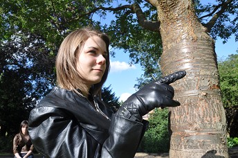 lucy-girl-in-leather-gloves-black-leather-jacket